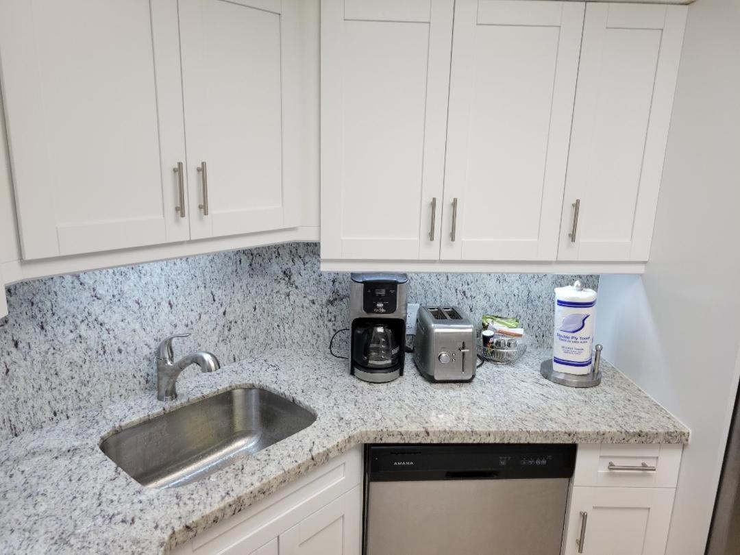 2 Bedroom 2 Bath Beachfront Condo On Miami Beach Millionaire Row מראה חיצוני תמונה