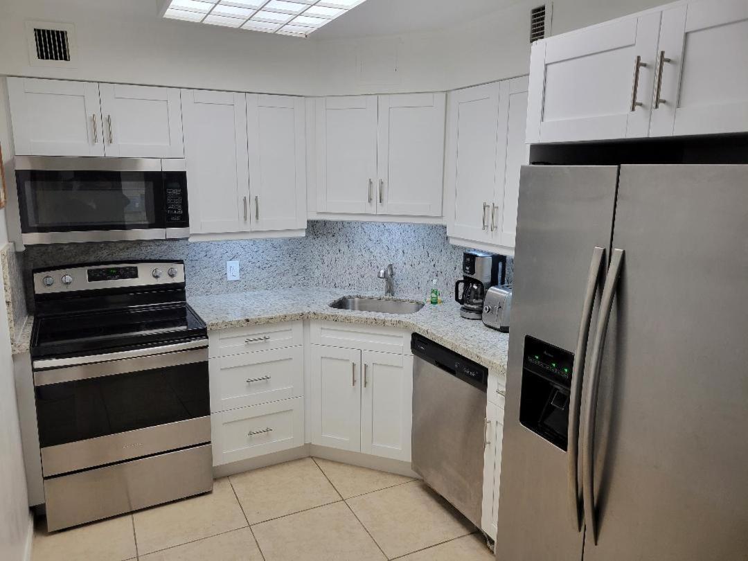 2 Bedroom 2 Bath Beachfront Condo On Miami Beach Millionaire Row מראה חיצוני תמונה