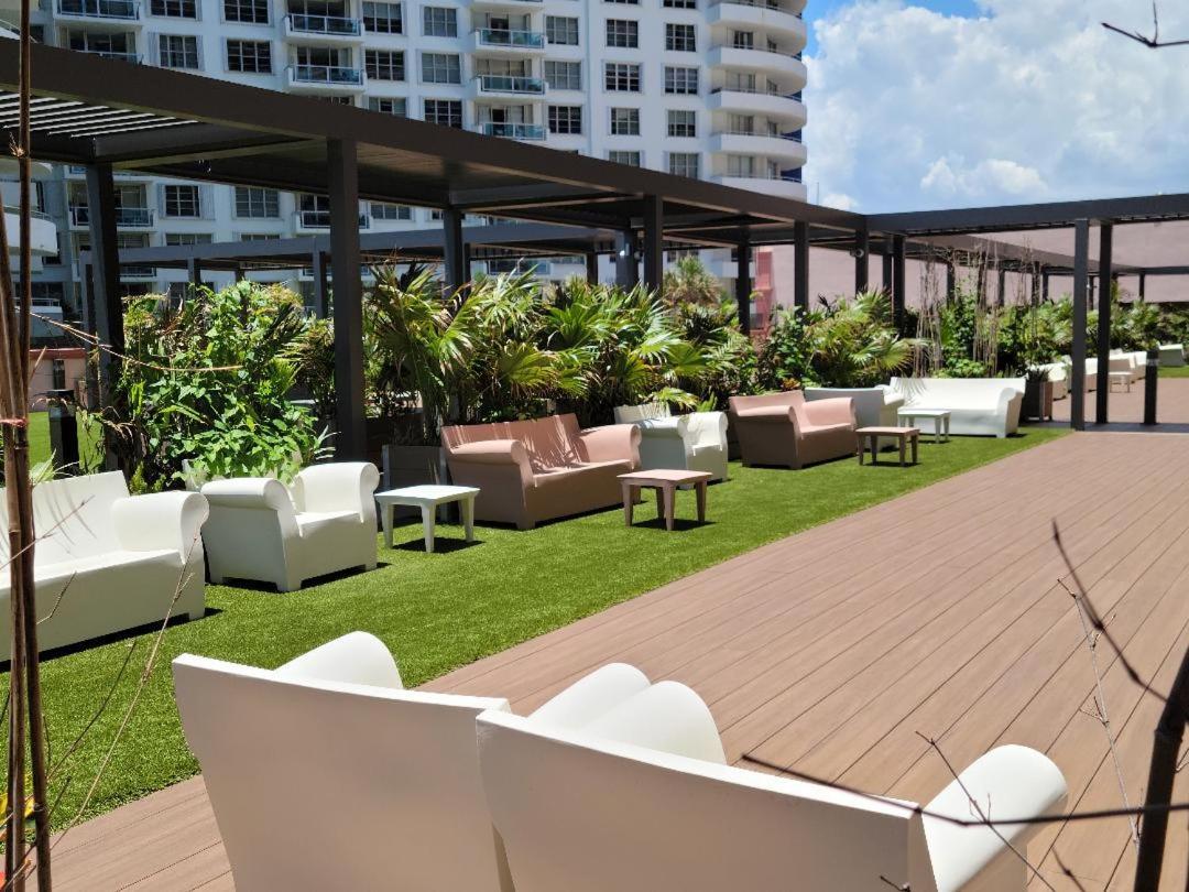 2 Bedroom 2 Bath Beachfront Condo On Miami Beach Millionaire Row מראה חיצוני תמונה